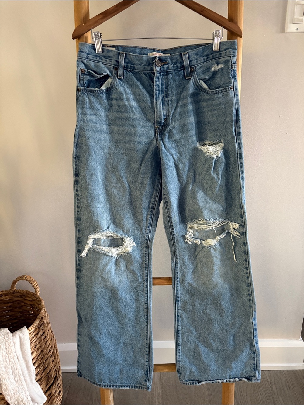 Levi's Baggy Boot  Distressed  Blue Denim Jeans SZ 29